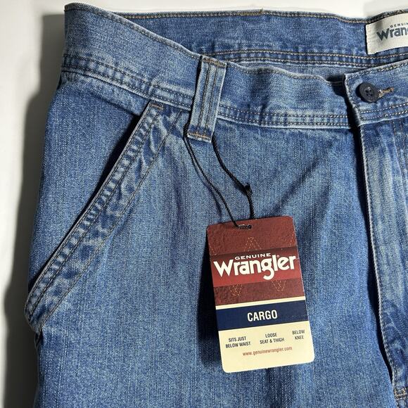 Wrangler Cargo Denim Shorts Men’s 38 Blue Relaxed Fit Carpenter Y2K NWT - Picture 4 of 16